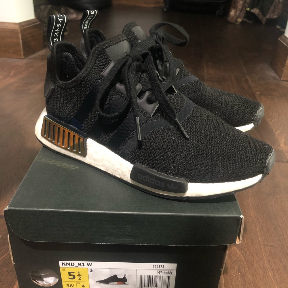 Women’s NMD R1 - Picture 1 of 3